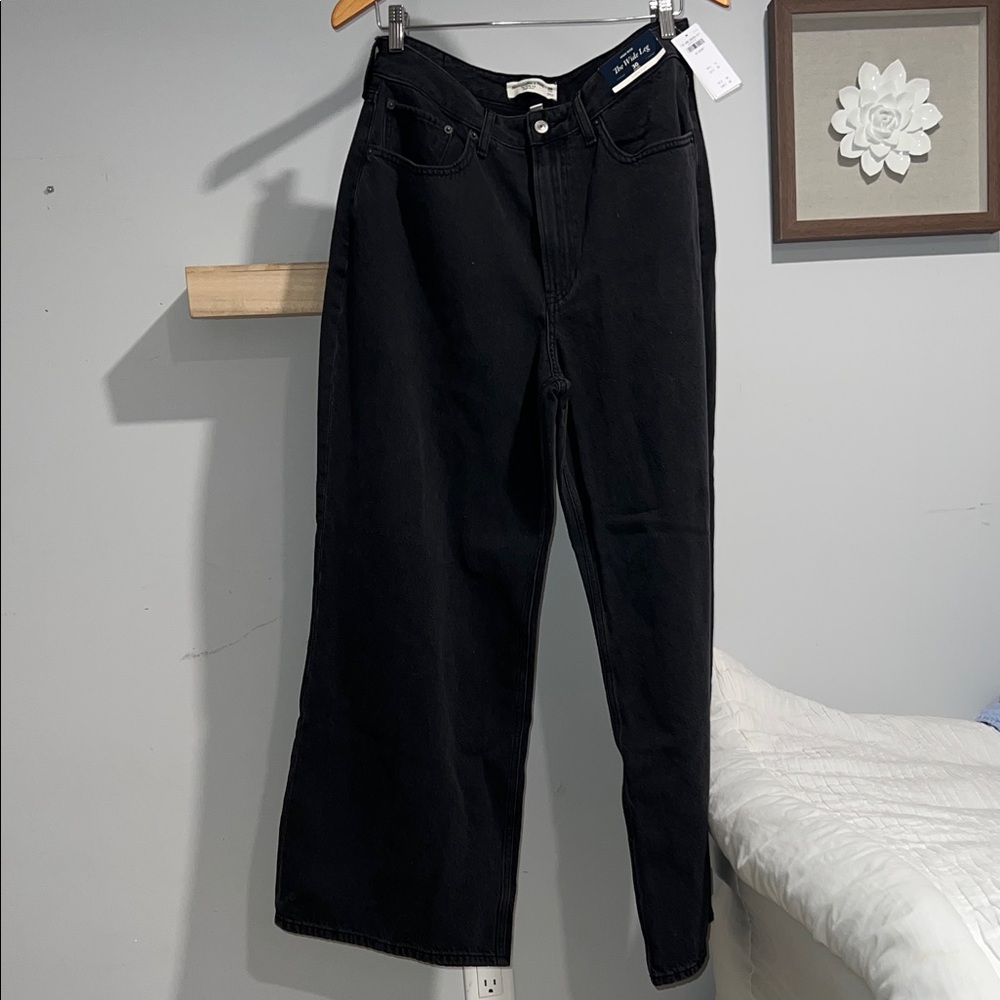 Abercrombie and Fitch curve Love High Rise 90s Relaxed Jean in black NWT